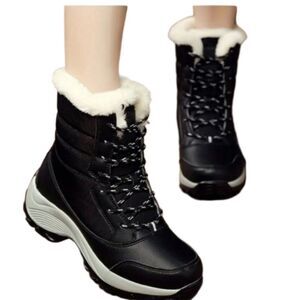 Ladies hiking non Slip snow boots sz 6.5